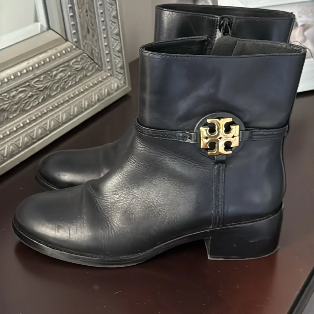 Tory Burch Miller black leather boots gold‎ tone logo zipper booties Sz 10 1/2
